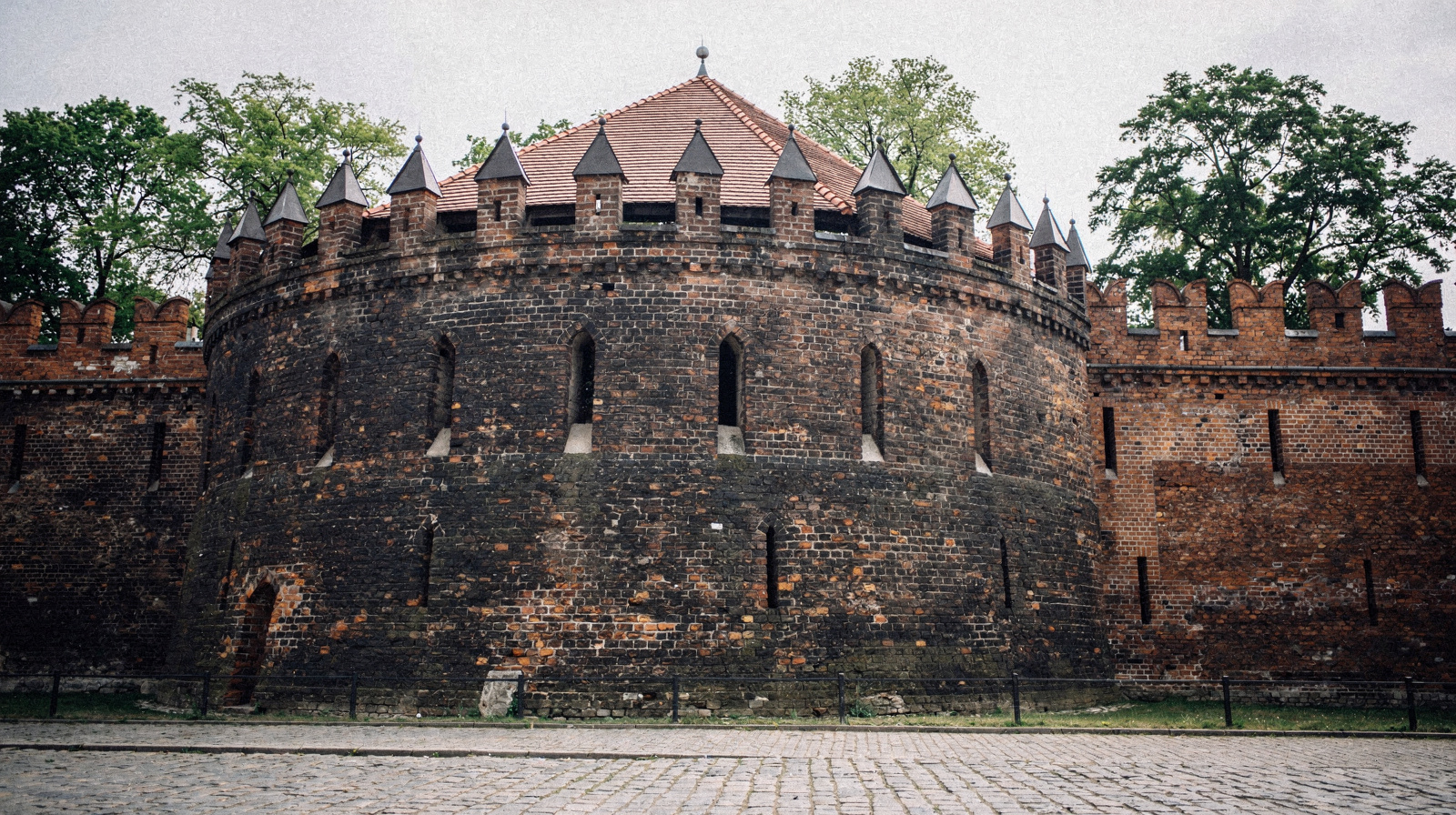 Guia da Barbacã e das muralhas de Cracóvia
